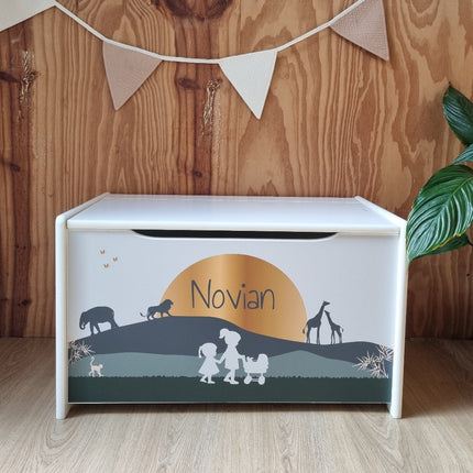 Speelgoedkist in stijl geboortekaartje