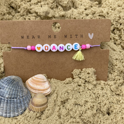 Armband met tekst dance erop