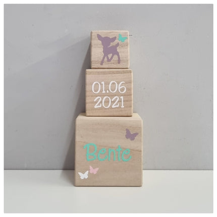 Houten stapelblokken met naam en datum