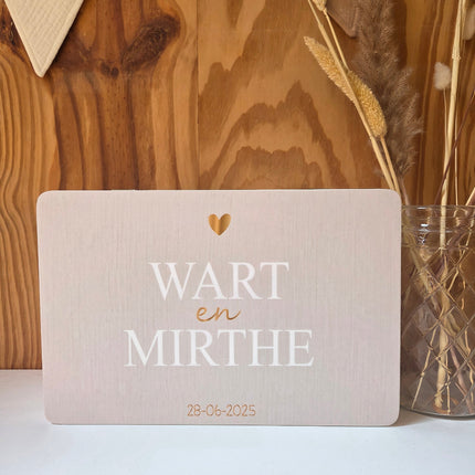 Een gedetaileerde foto van de bovenkant van het herinneringskistje in linnenook.