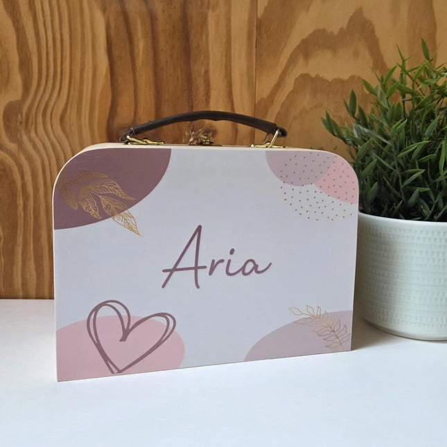 Houten koffertje met naam in Dots and Leaves design