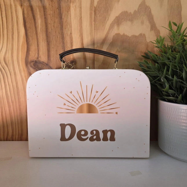 Houten koffertje met naam en zonnetje