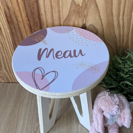 zitting houten kinderkrukje met fullcolour opdruk in roze kleuren