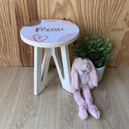 Houten kinderkrukje van onbewerkt Berken MDF voorzien van een fullcolour  opdruk in roze kleuren
