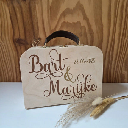 Huwelijkskoffertje met namen | Forever Connected | Bruiloft cadeau met naam