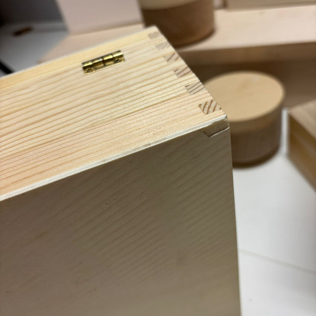 Collectie houten producten die bij ons uitgaan