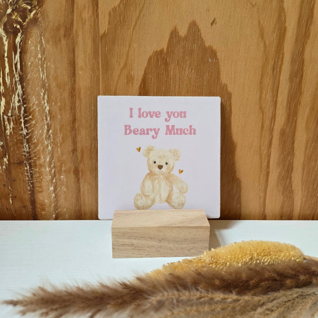 Houten tegel beertje met tekst erop