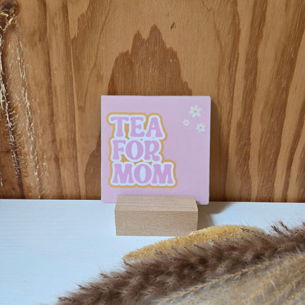 Houten tegel met tekst "Tea for Mom"