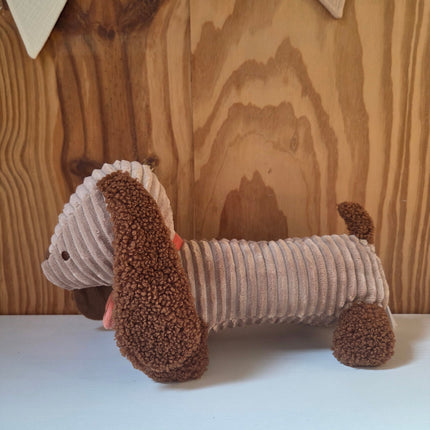 Teckel Diego, een super zachte knuffelhond van Jollein. 