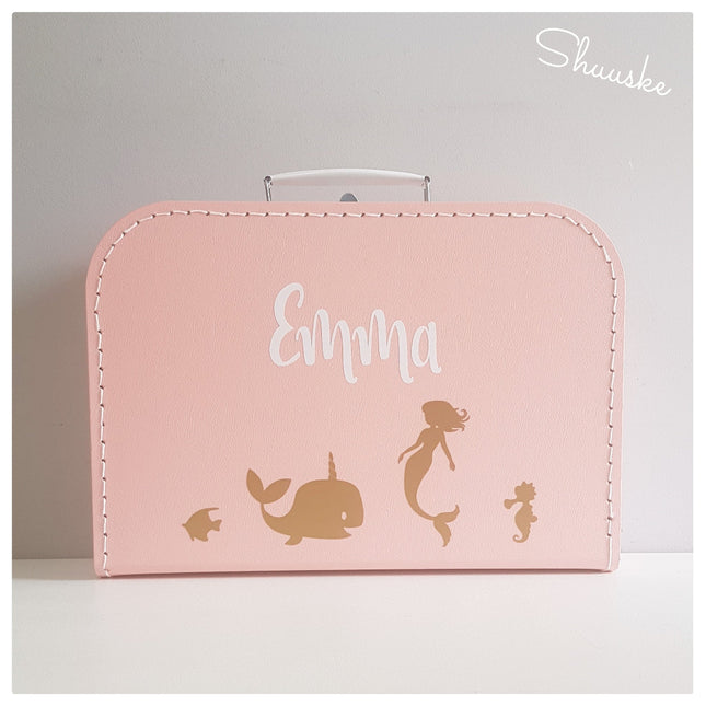 Roze Koffertje met naam in onderwater wereld design.