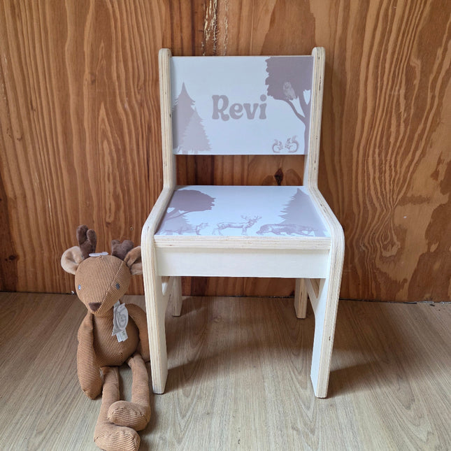 Kinderstoel met naam en bosdieren, kraamcadeau met naam
