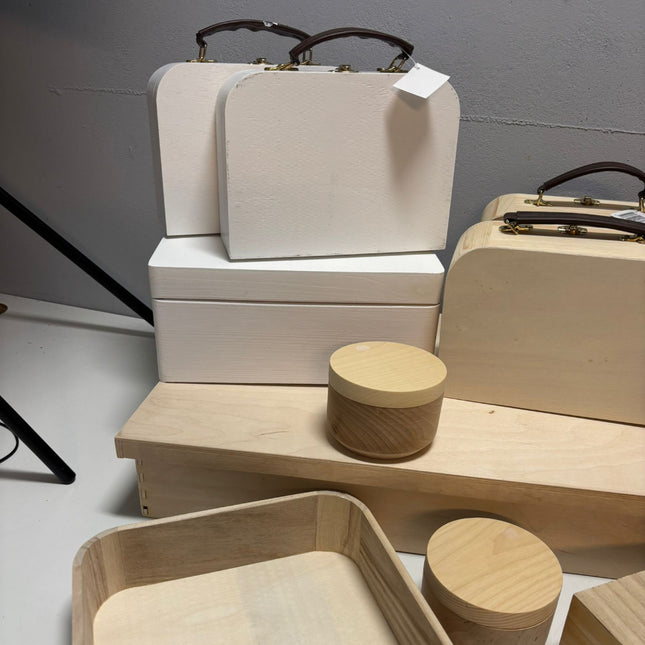 Collectie houten producten die bi jons uitgaan