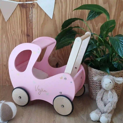 Retro roze poppenwagen met naam en dekensetje