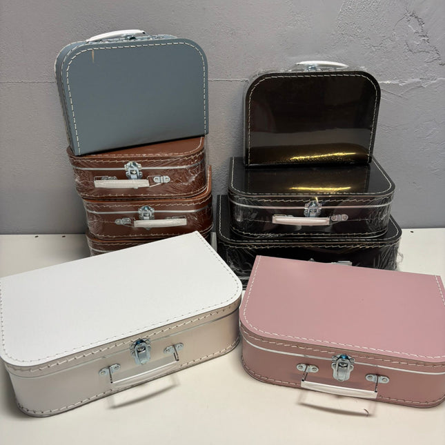 Collectie koffertjes die eruit gaan