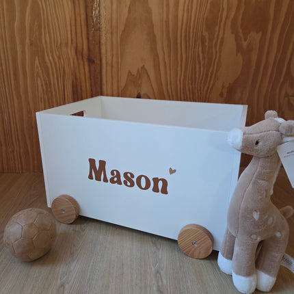 Mooie witte speelgoedkist op wielen