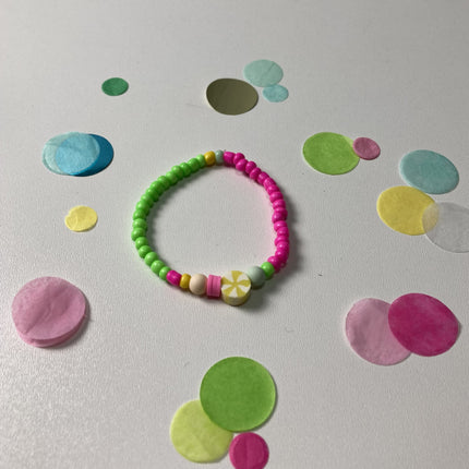 Fuschia en groen armbandje