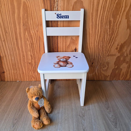 Wit houten kinderstoeltje met naam & Beertje | Full color