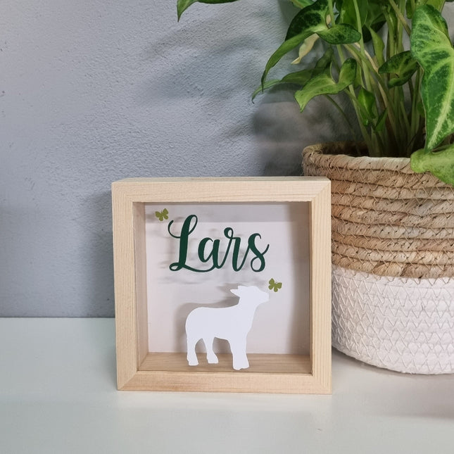 Een spaarpotje met naam en schaapje. Geef een spaarpot met naam als kraam cadeau