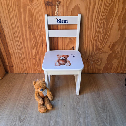 Wit houten kinderstoeltje met naam & Beertje | Full color